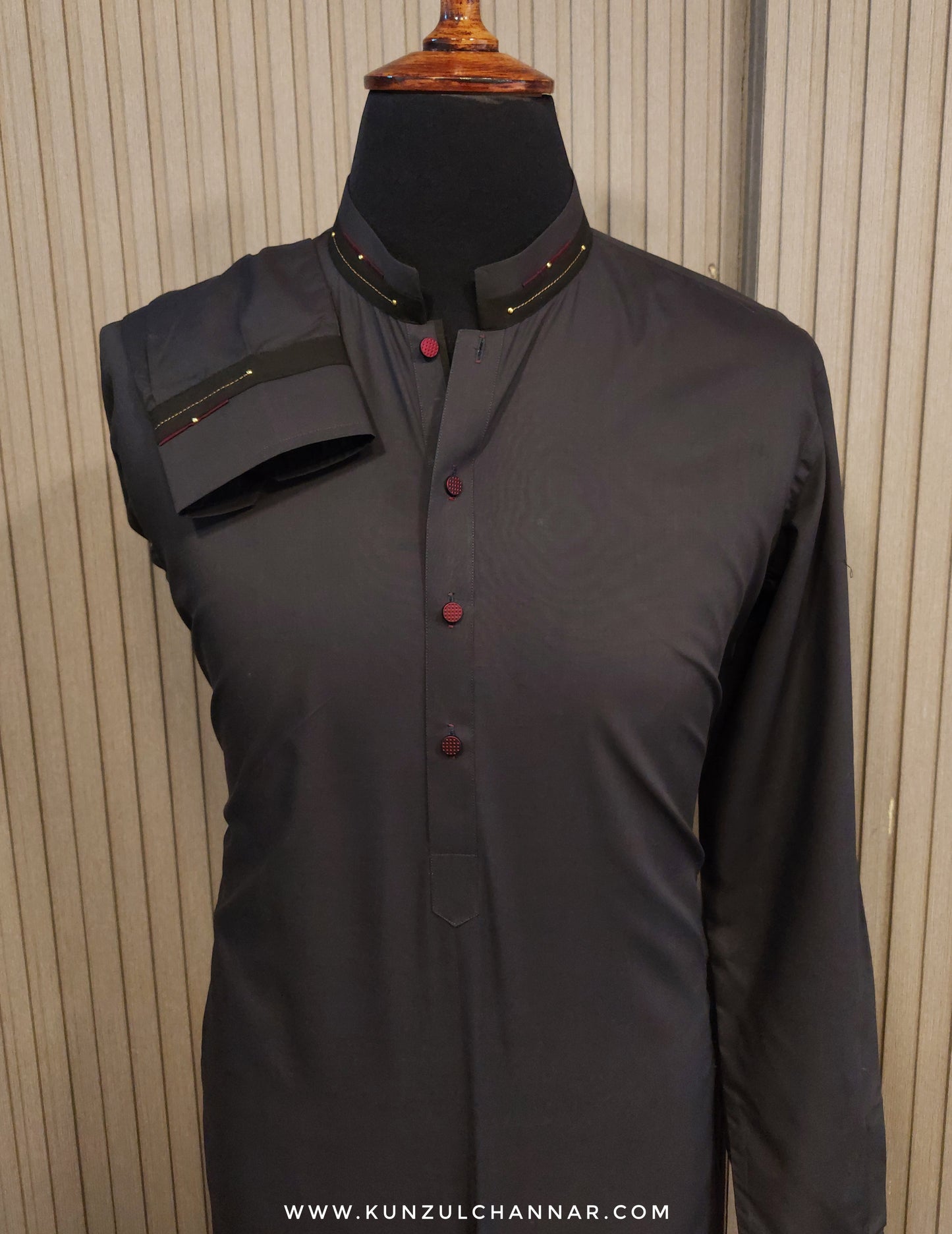 Grey Mandarin Pinned Collar