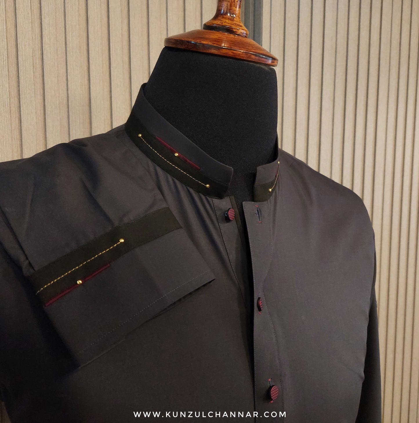 Grey Mandarin Pinned Collar