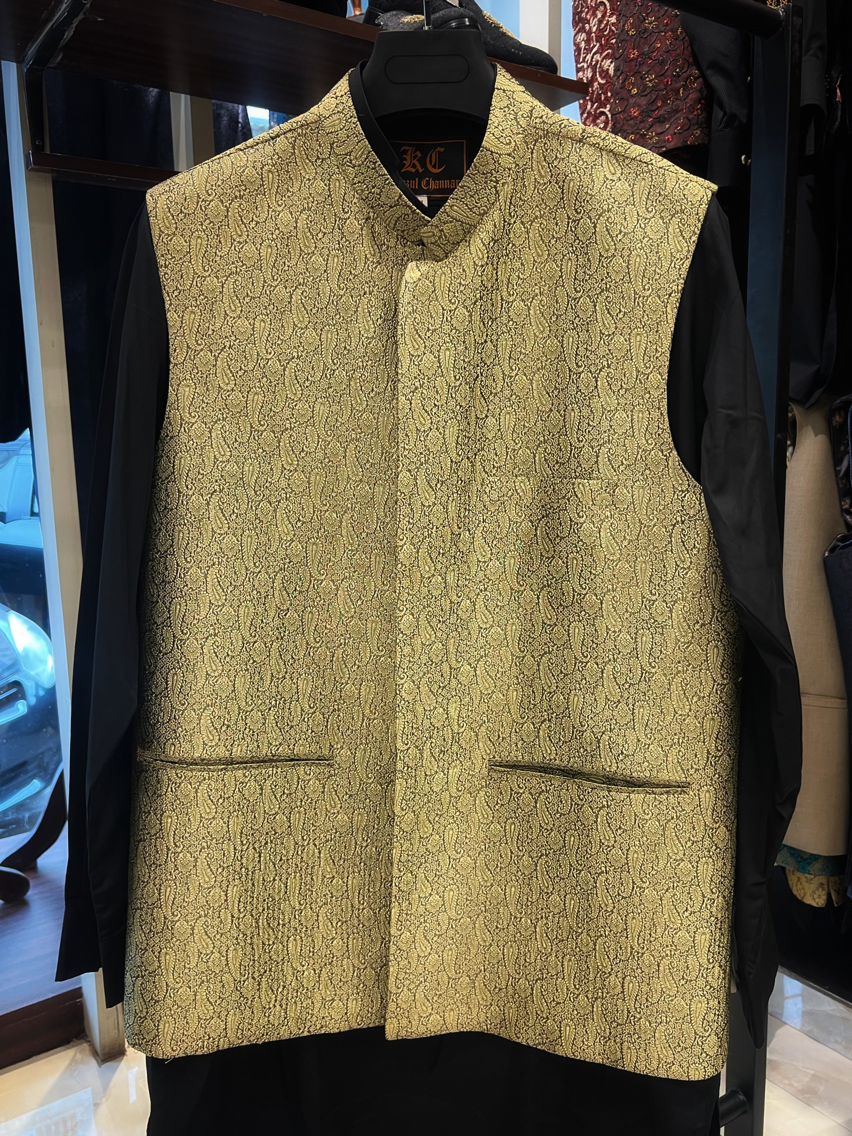 7 Channar Rise Golden Jamawar Waist Coat – Kunzul Channar