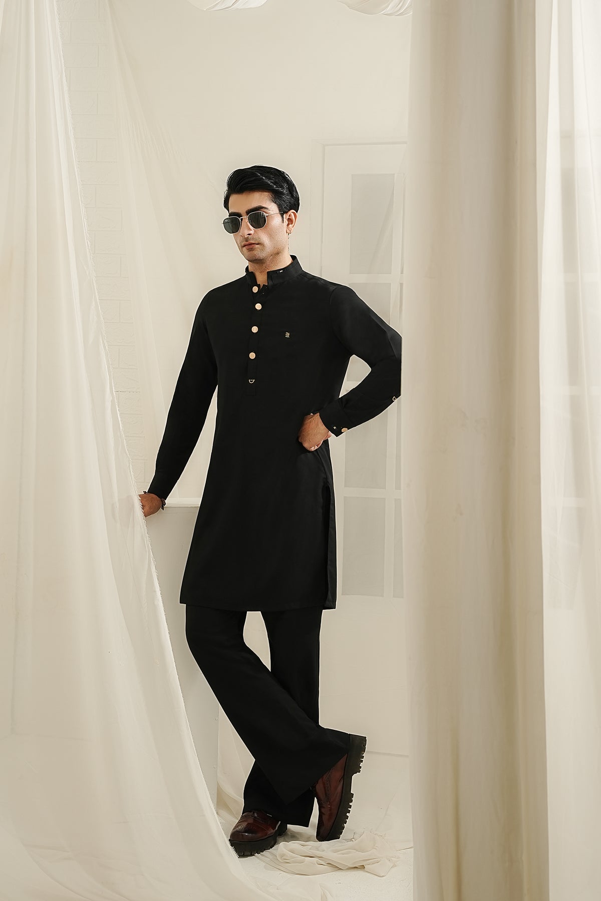 BLACK TEXTURED KURTA TROUSER