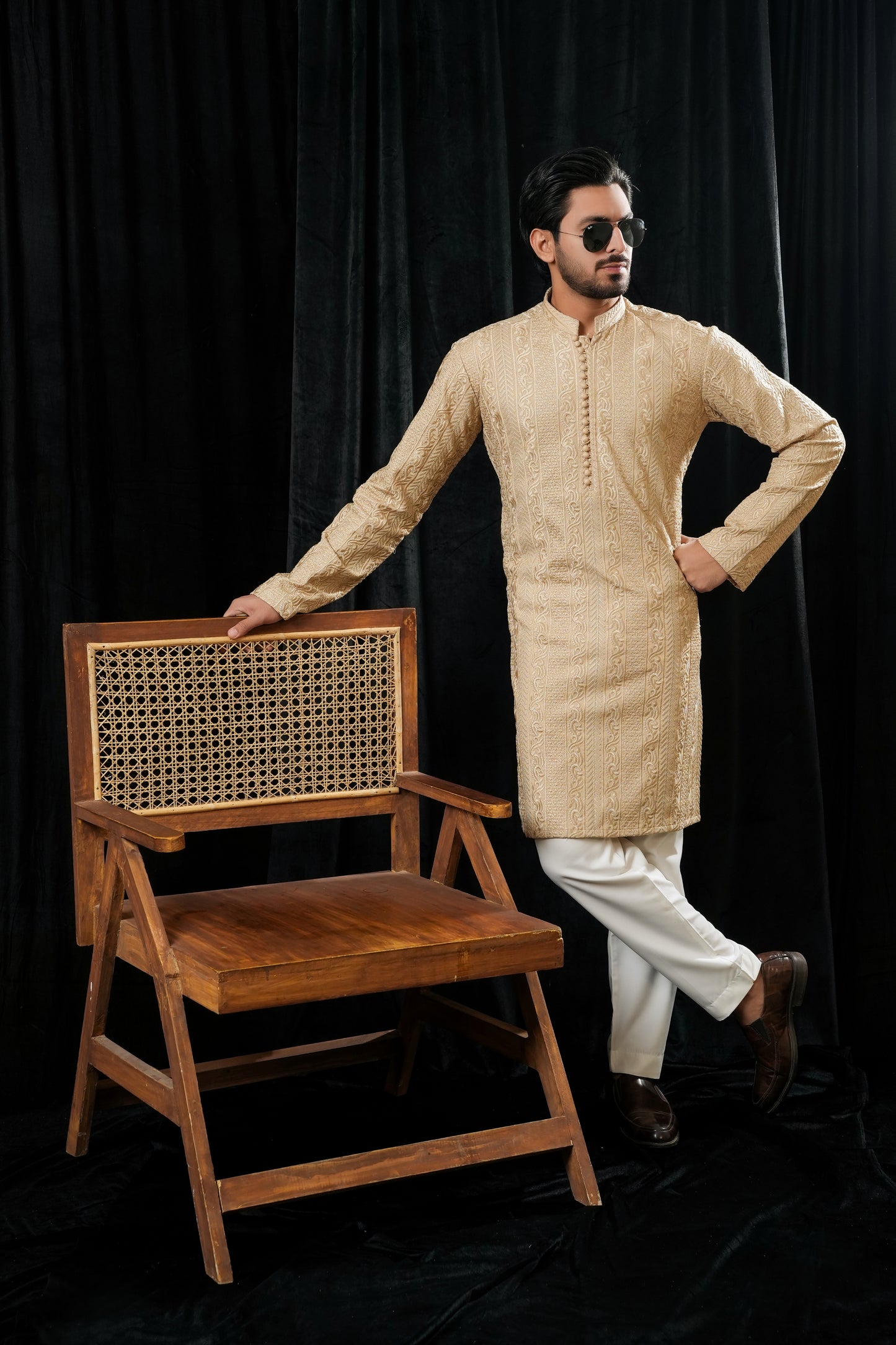 IVORY EMBROIDERED KURTA TROUSER