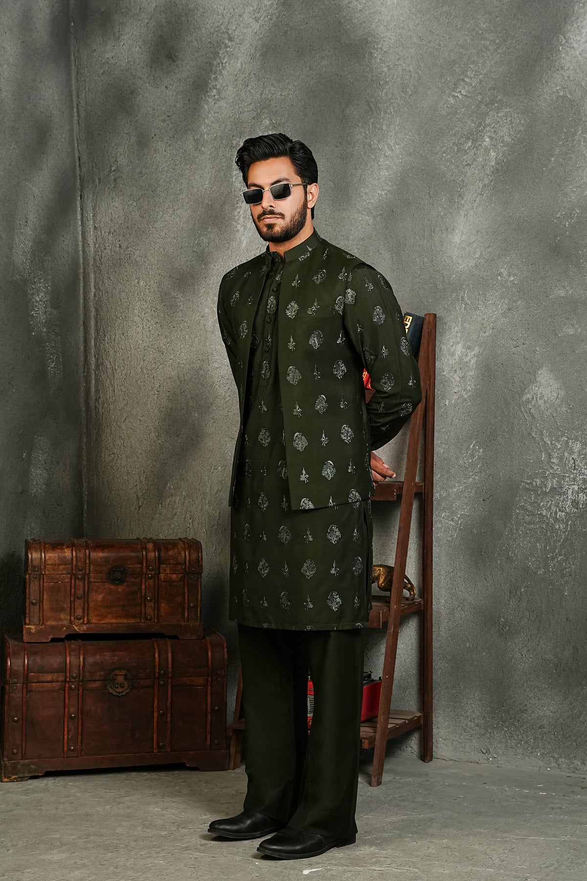 DEEP GREEN EMBOIRDERED KURTA TROUSER