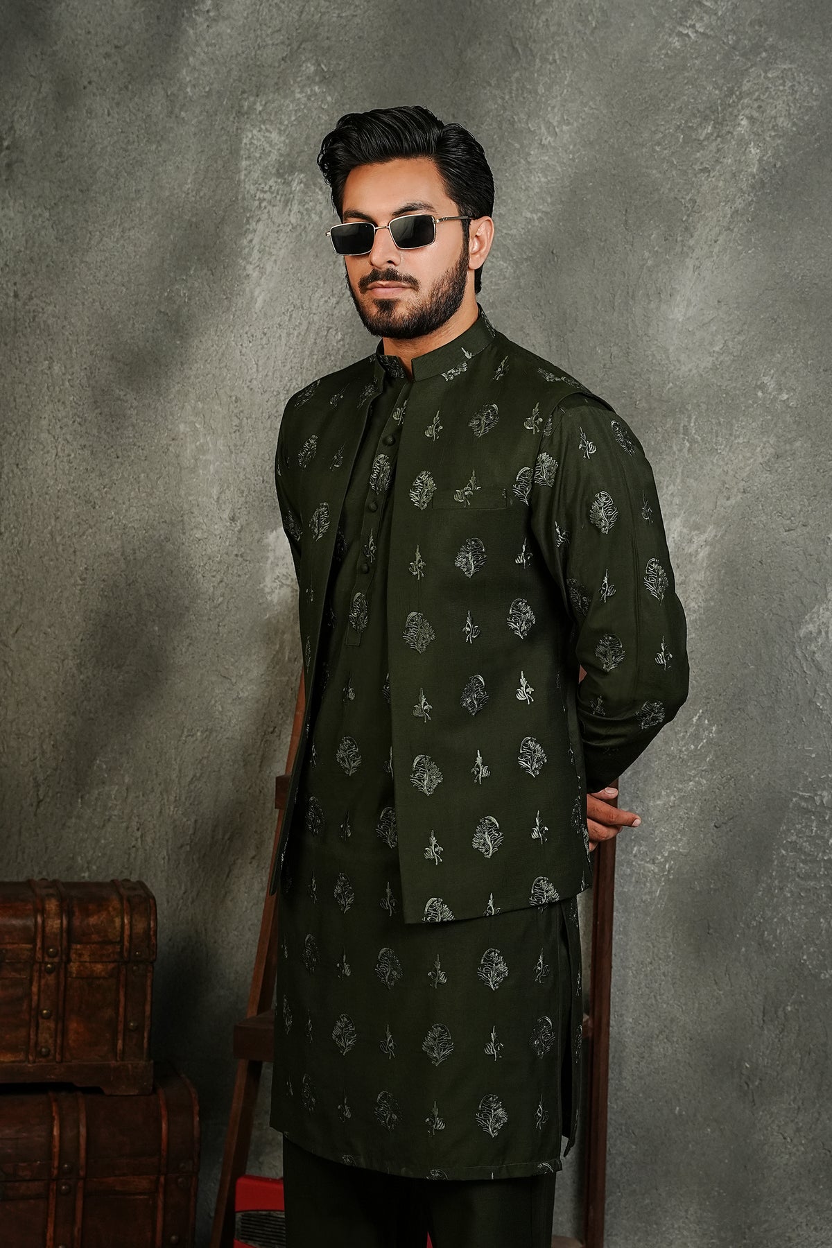 DEEP GREEN EMBOIRDERED KURTA TROUSER